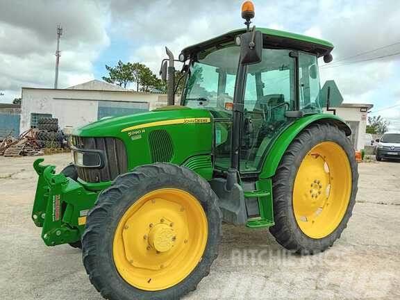 John Deere 5090R Traktory