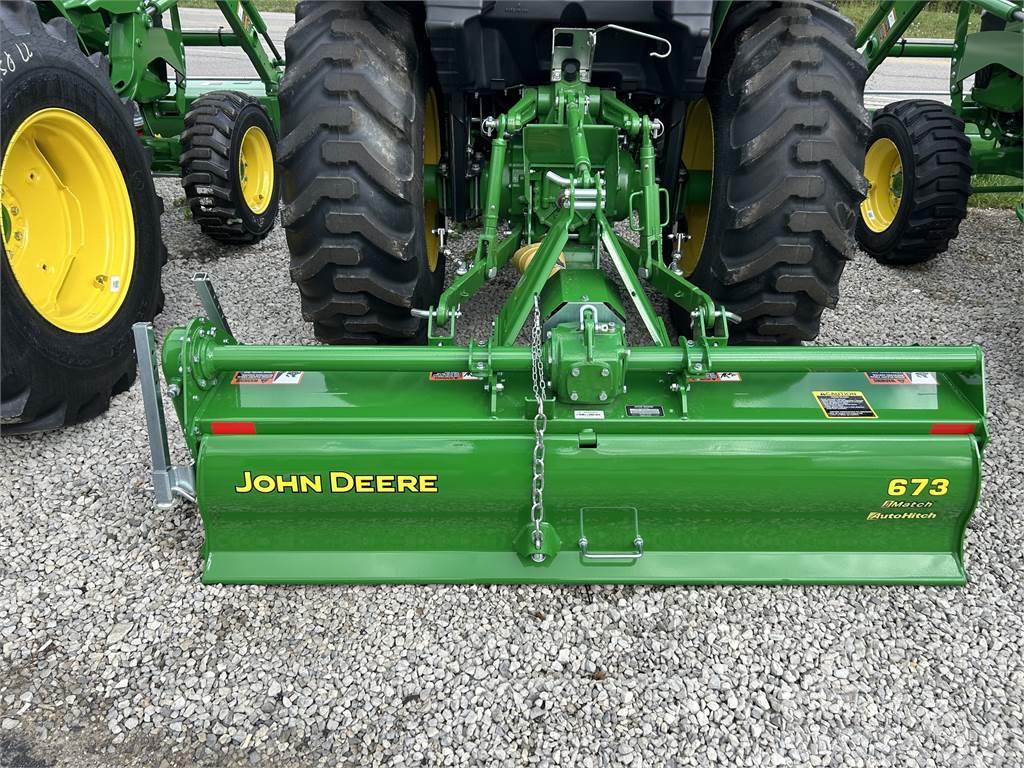 John Deere 673 Rotační brány a půdní frézy