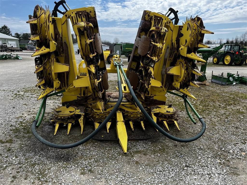 John Deere 692 Stroje na sklizeň pícnin-příslušenství