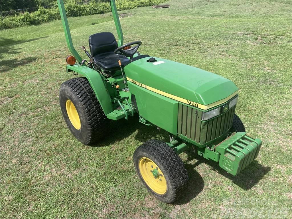 John Deere 790 Kompaktní traktory