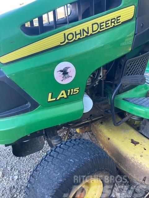 John Deere LA115 Samojízdné sekačky