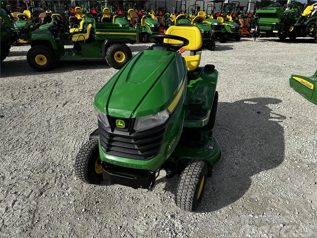 John Deere X330 Kompaktní traktory