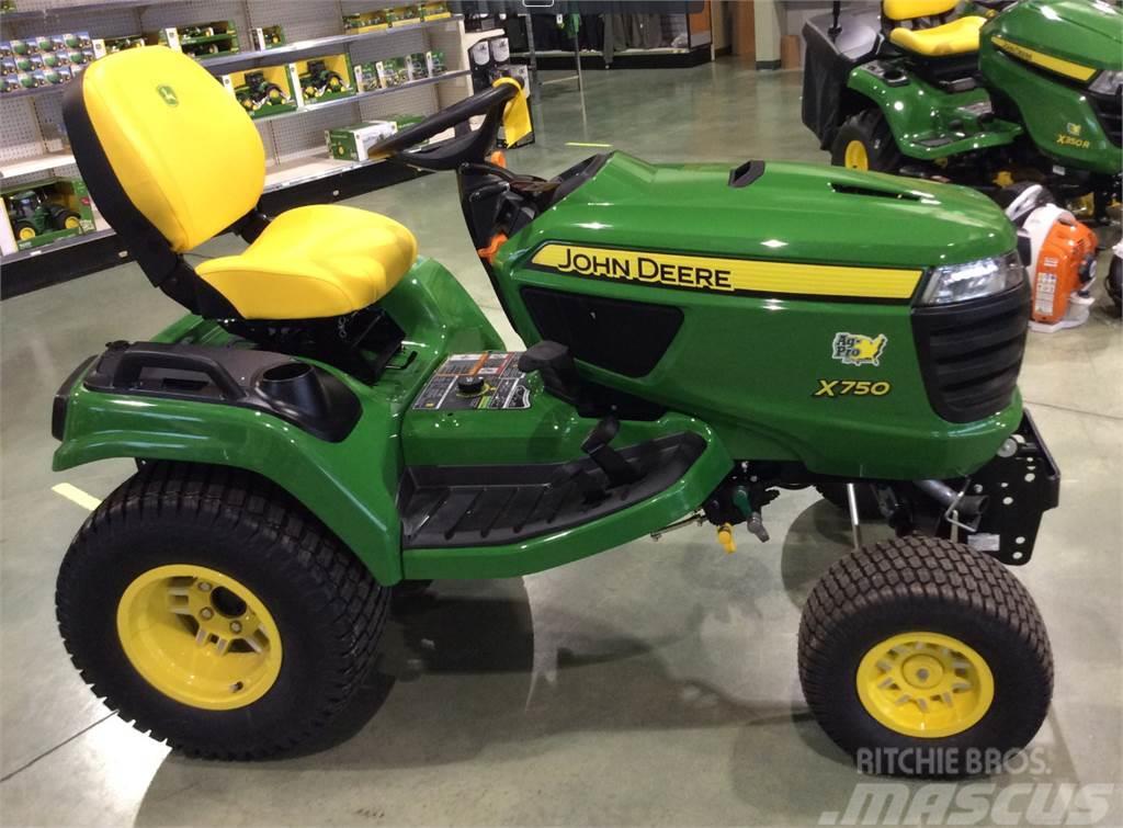 John Deere X750 Kompaktní traktory