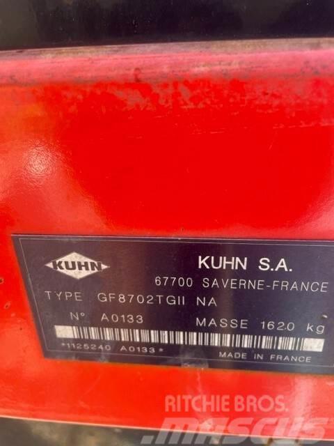 Kuhn GF8702 Obraceče a shrabovače sena