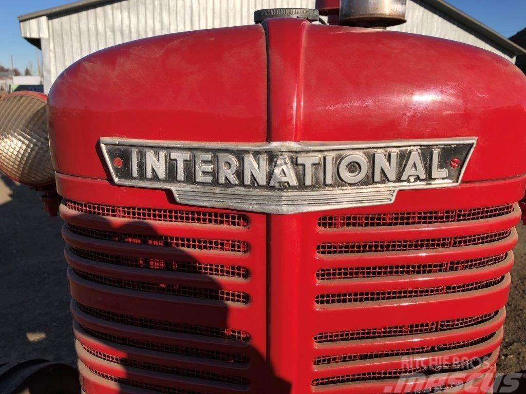 International W4 Traktory