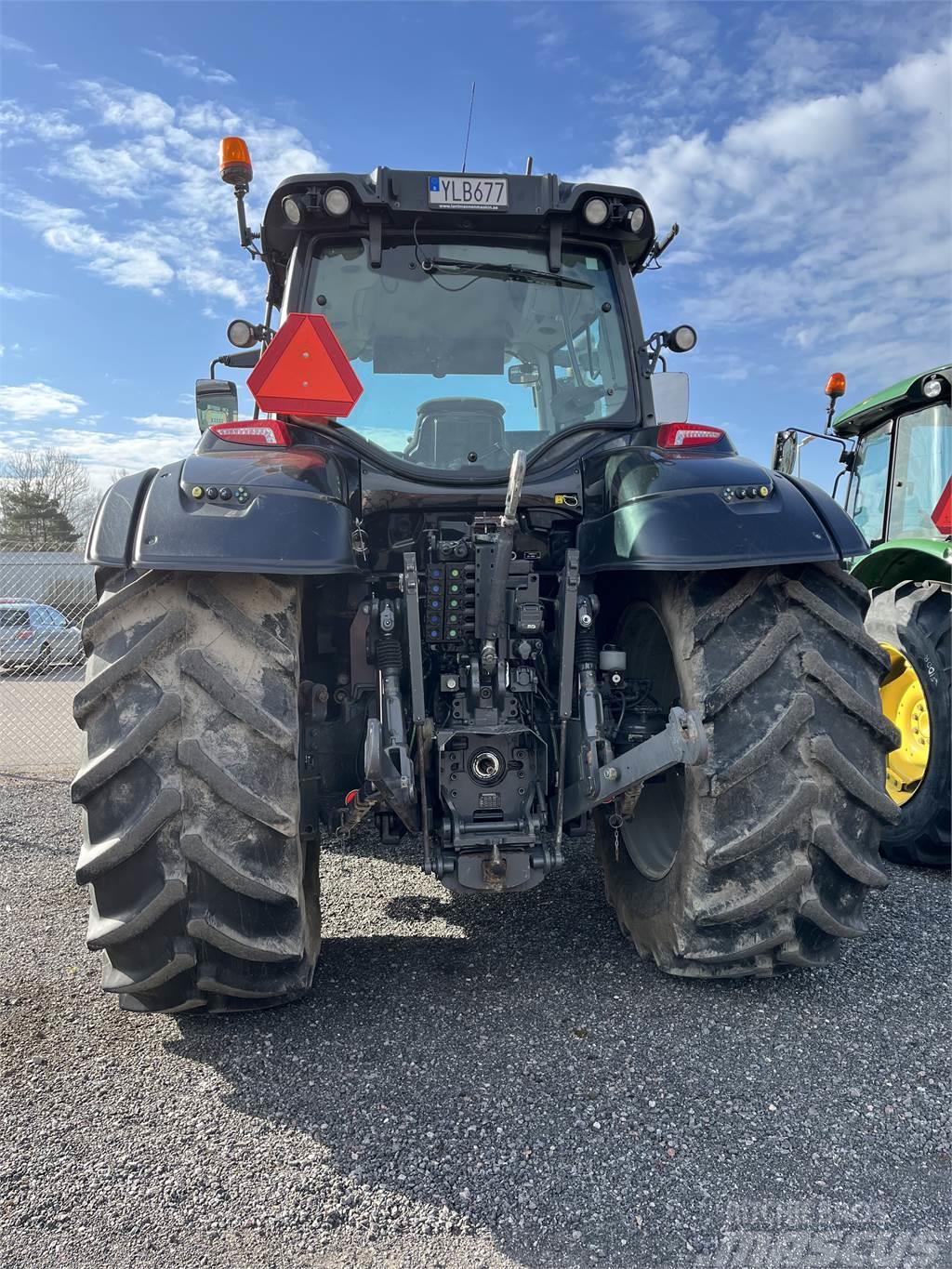 Valtra T214 DIRECT SMARTTOUCH Traktory