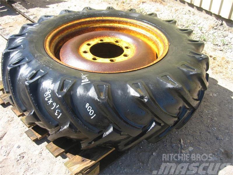 Bridgestone 13.6x28 dæk på 8 huls fælg Pneumatiky, kola a ráfky