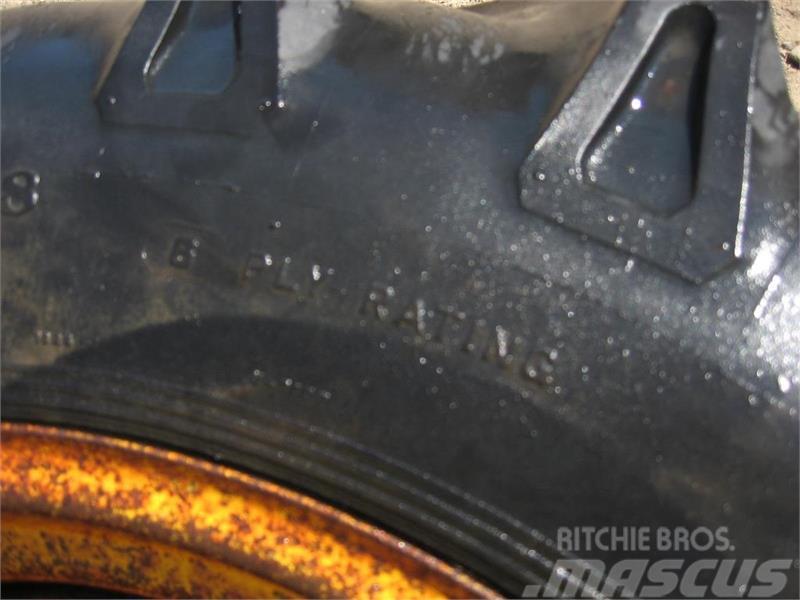Bridgestone 13.6x28 dæk på 8 huls fælg Pneumatiky, kola a ráfky