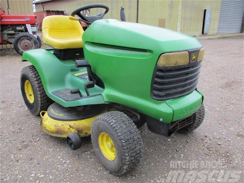 John Deere 16/42 Kompaktní traktory