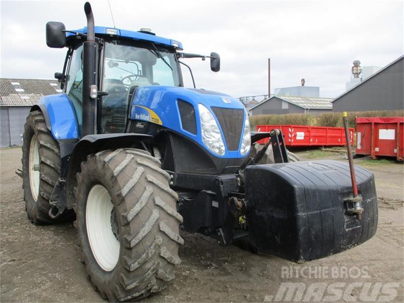 New Holland T7030 med ekstra udstyr Traktory