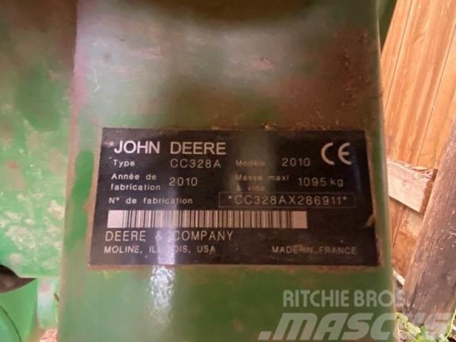 John Deere 328A Kondicionér žacího stroje