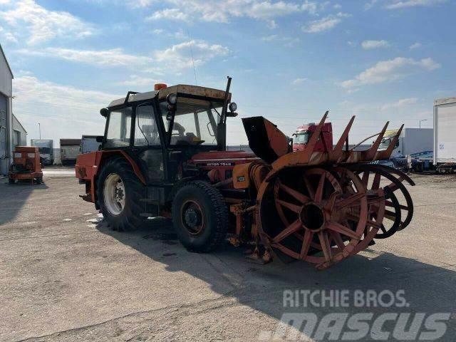 Zetor 7245 4x4 + snow blower vin 924 Traktory