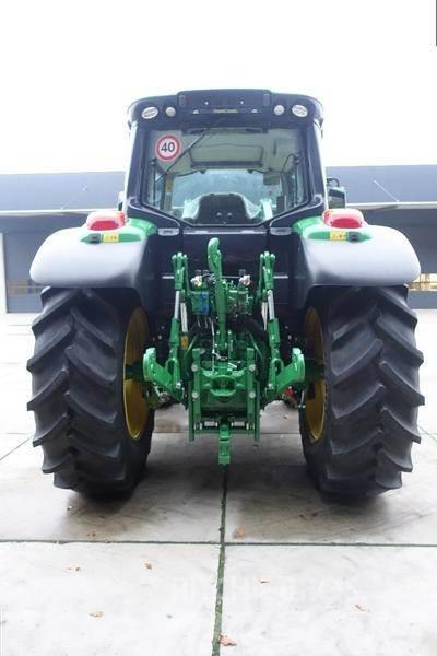 John Deere 6090 M + chargeur JD 603 Traktory