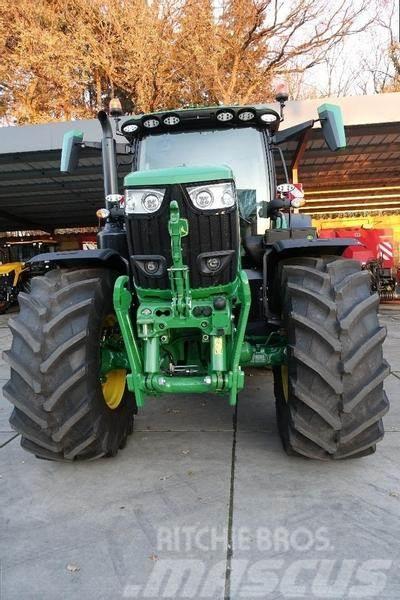 John Deere 6R215 ComandPro Traktory