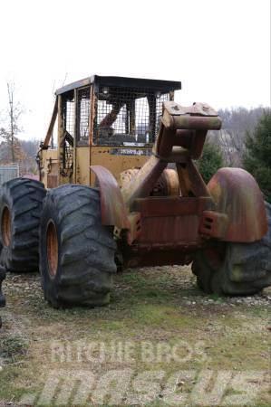 CAT 518 Lesní kolové traktory