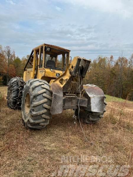 John Deere 540E Lesní kolové traktory