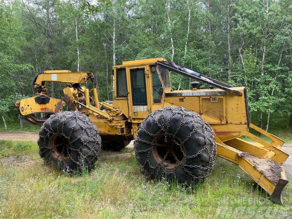 John Deere 648E Lesní kolové traktory