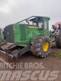 John Deere 648L Lesní kolové traktory