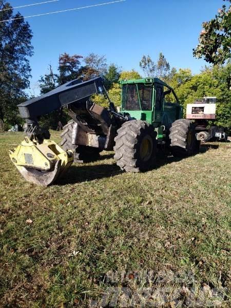 John Deere 748L Lesní kolové traktory