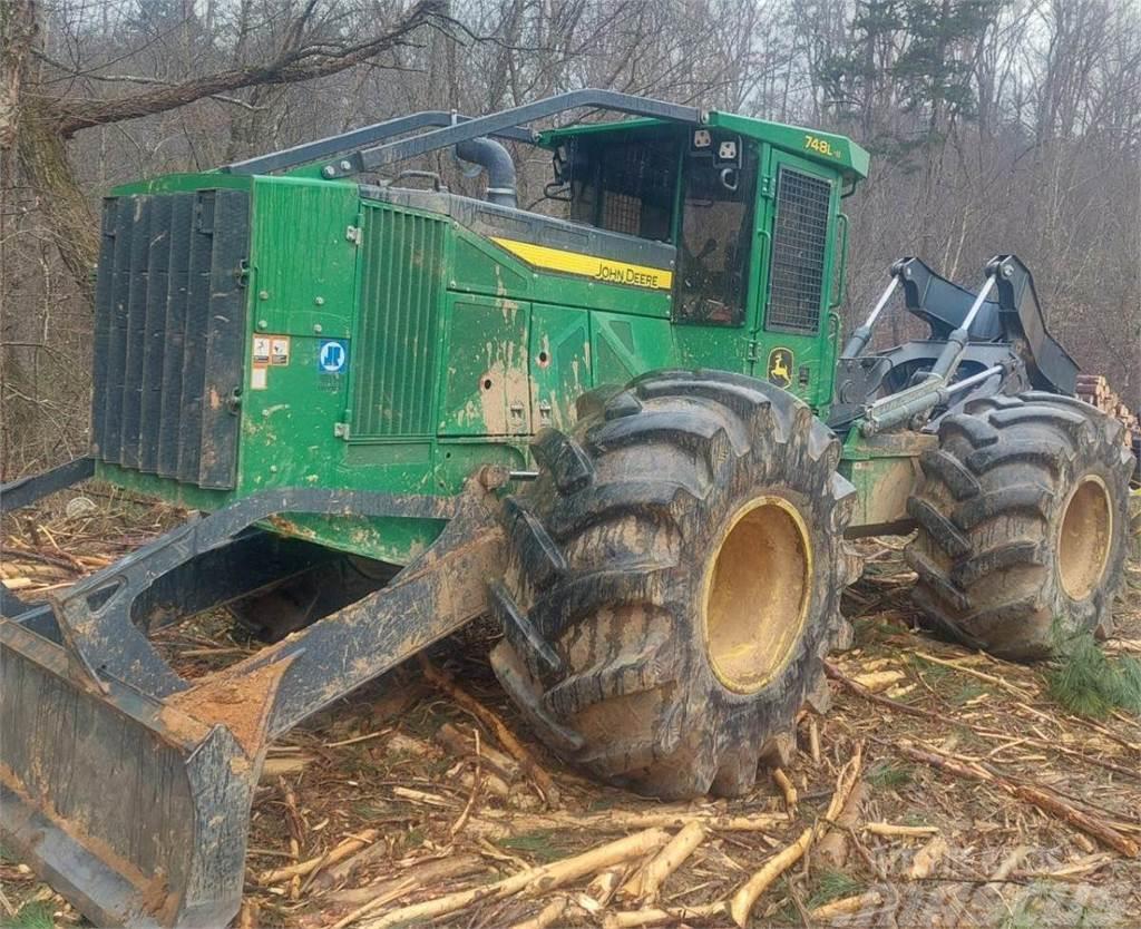 John Deere 748L II Lesní kolové traktory