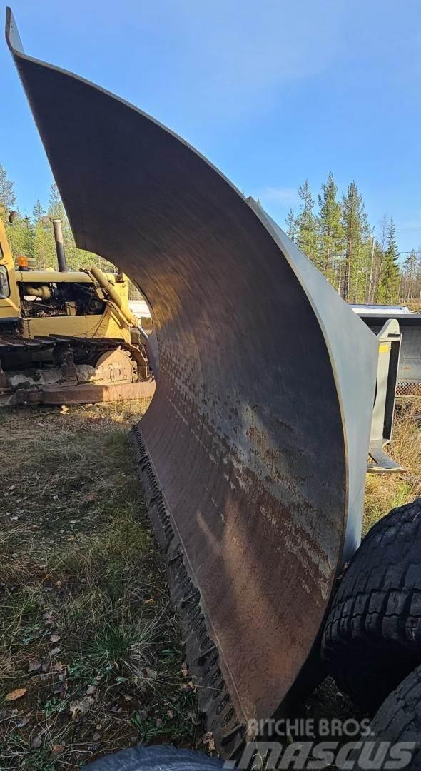  Järeä lumiaura Další silniční a sněhové stroje
