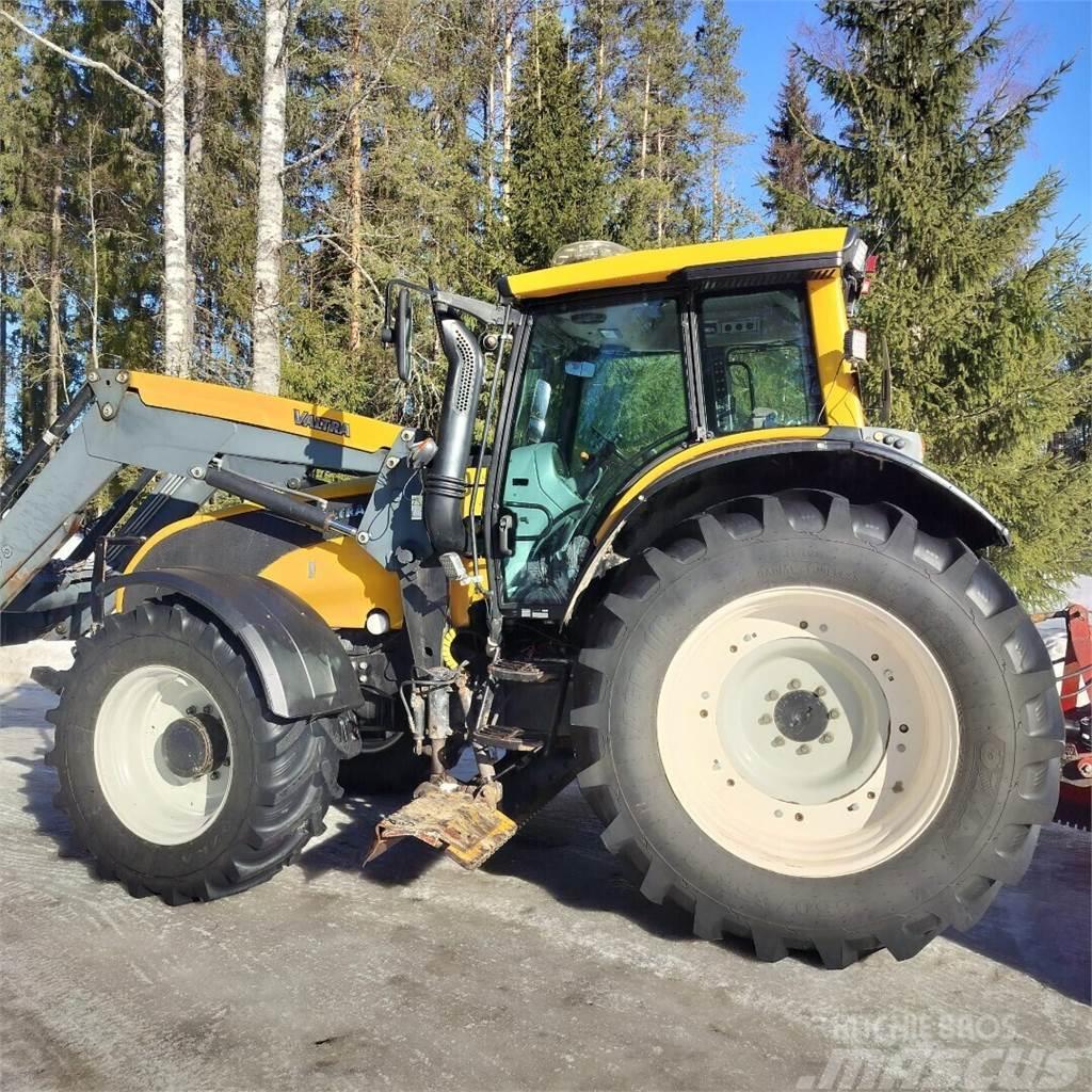 Valtra T171 advance Traktory