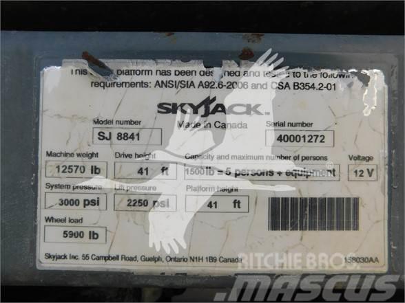 SkyJack SJ8841RT Nůžková zvedací plošina