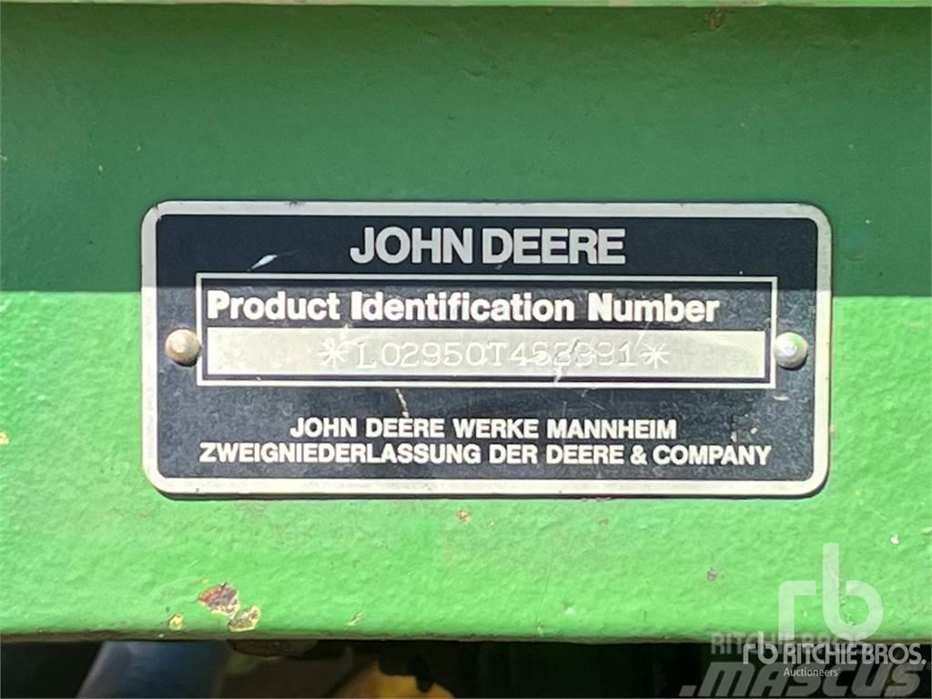 John Deere 2950 Traktory