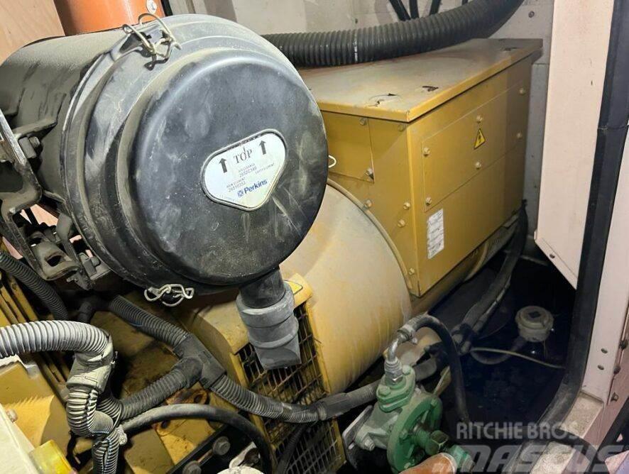 CAT OLYMPIAN XQE150-2 150kVA generator Naftové generátory