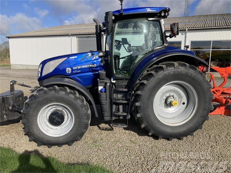 New Holland T7.300 AC Bluepower Traktory