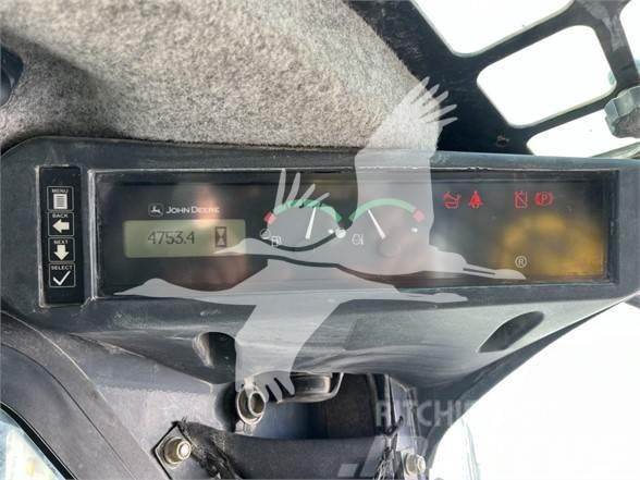 John Deere 320D Smykem řízené nakladače