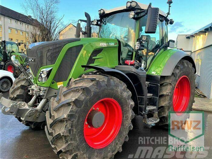 Fendt 828 Vario Traktory