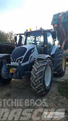 Valtra N154D Traktory