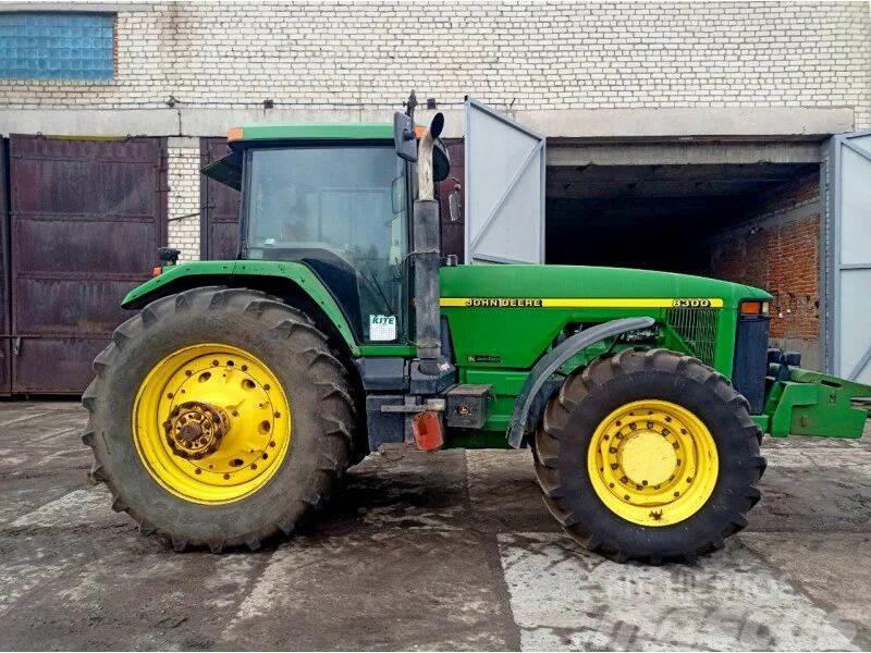 John Deere 8300 Traktory