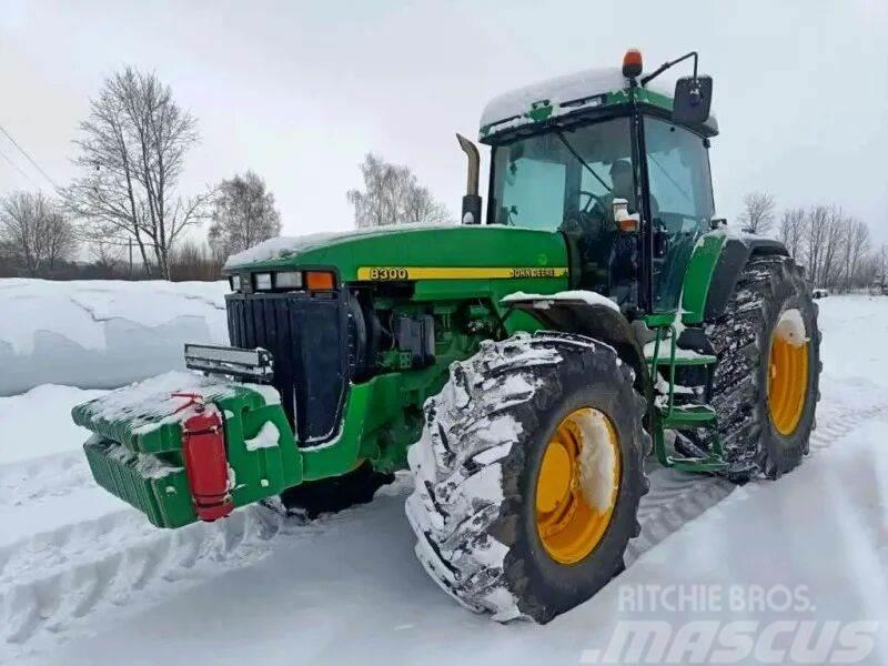 John Deere 8300 Traktory